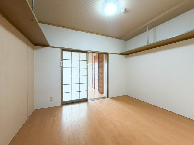 藤栄ハイツの洋室|コンパクトで使いやすい洋室です
