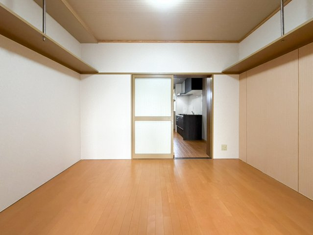 藤栄ハイツの洋室|使い勝手のいい洋室です