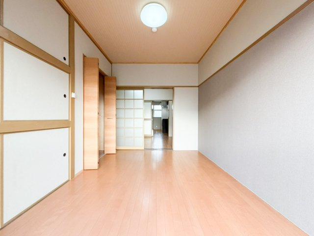 藤栄ハイツの居間・リビング|ゆったりとした居間です