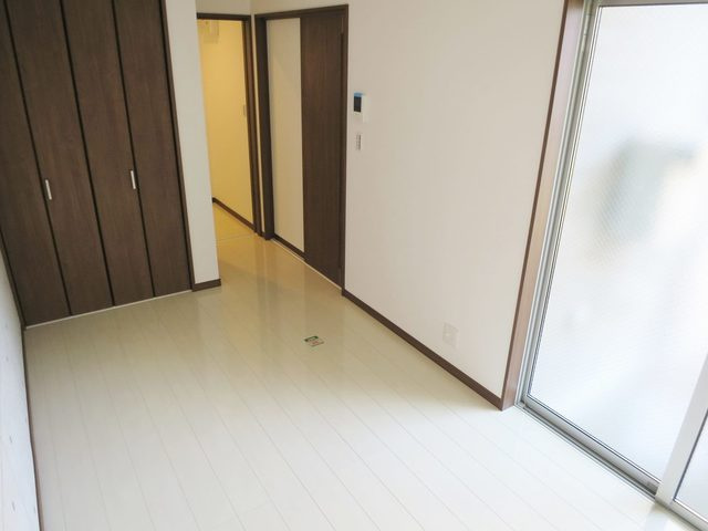 イースタイル江戸川の洋室|綺麗なフローリングです☆