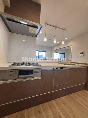 【キッチン】 | ご家族との会話が弾む対面キッチンには「食洗機」を搭載し、毎日の家事負担を軽減！