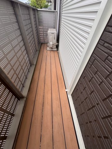 狛江市駒井町３丁目のアパートのバルコニー