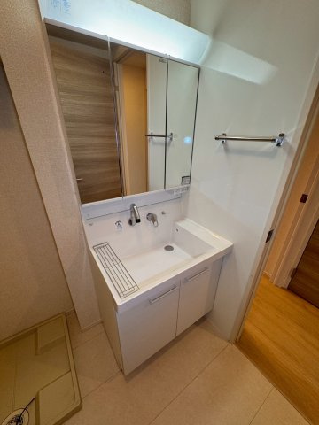 狛江市駒井町３丁目のアパートの洗面所