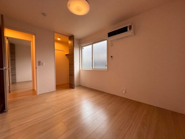 狛江市駒井町３丁目のアパートの居間・リビング