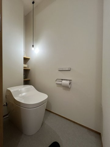 人吉市東間下町　建売住宅のトイレ