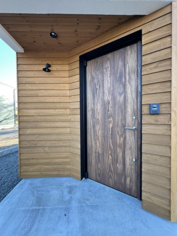 人吉市東間下町　建売住宅の玄関