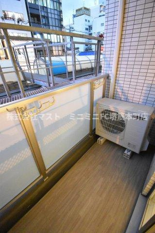 ファーストフィオーレ心斎橋イーストのバルコニー