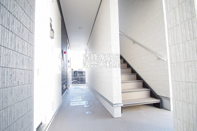 【エントランス】 | リブリ・さがみはら | 清潔なエントランス