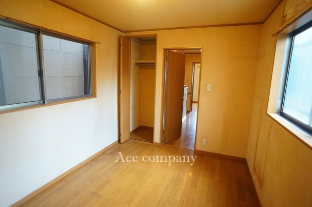 【子供部屋】 | 東大阪市荒川1丁目 | 【2階：西側洋室6帖】クローゼット完備です♪