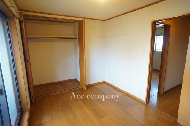 【寝室】 | 東大阪市荒川1丁目 | 【2階：東側洋室6帖】クローゼット完備です♪