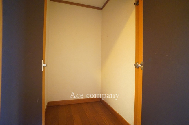 【収納】 | 東大阪市荒川1丁目 | 2階、廊下にある階段上、腰高収納です。