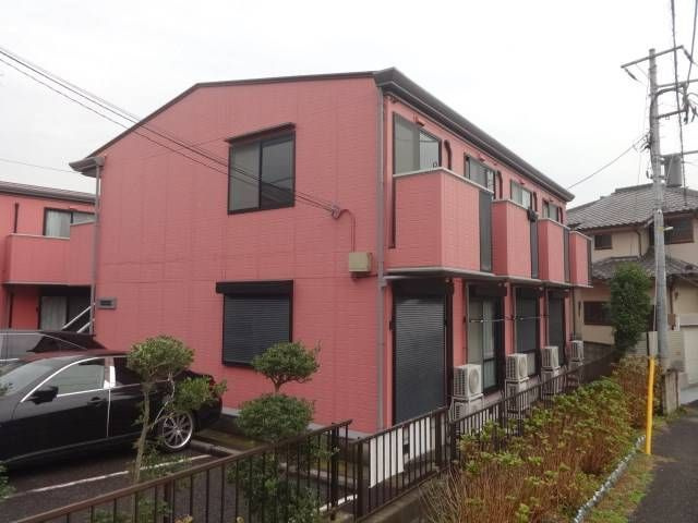 横浜市金沢区六浦東２丁目のアパートの外観