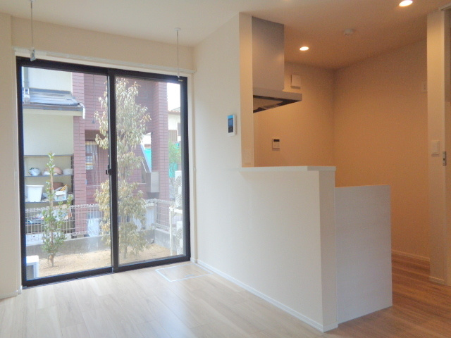 Ｏｎｅｔｔの居間・リビング|南西向きのリビング１０帖