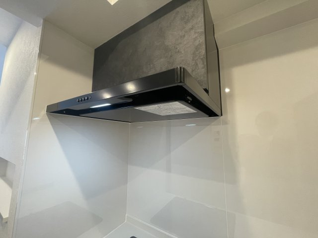 レジデンス高宮のその他|レンジフードは油煙・ニオイの効率的な除去、キッチンの壁や天井を清潔に保つ機能を持ってます☆