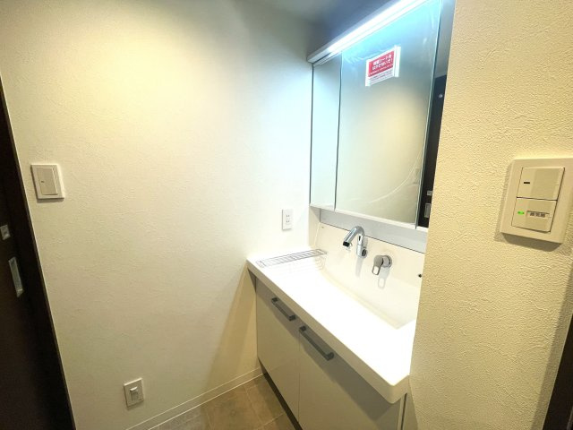 レジデンス高宮の独立洗面台|三面鏡は忙しい朝の味方です☆