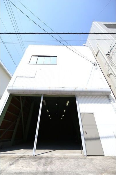 新栄町貸倉庫の外観