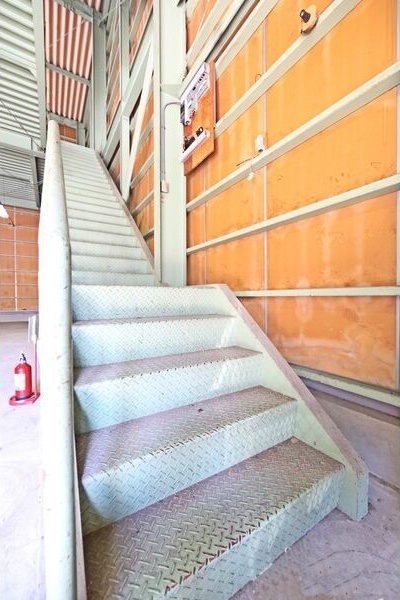新栄町貸倉庫の内装