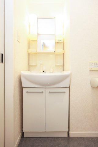 サヴォイザ・セントラルガーデン　９階の洗面所|別号室の写真です。現状優先になります。