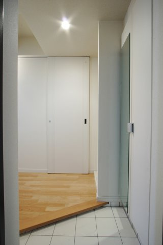 サヴォイザ・セントラルガーデン　９階の玄関|別号室の写真です。現状優先になります。