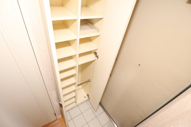 サヴォイザ・セントラルガーデン　９階の収納|別号室の写真です。現状優先になります。