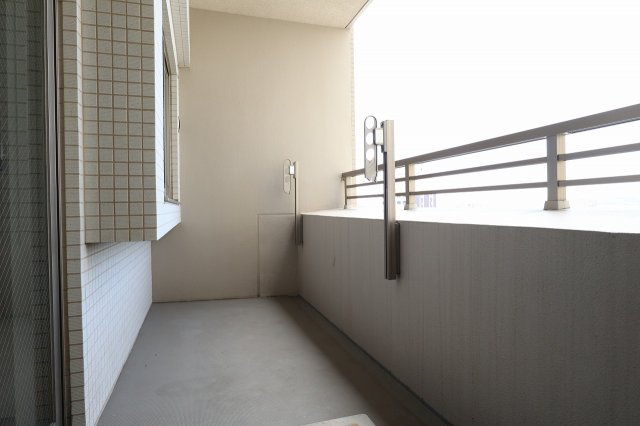 サヴォイザ・セントラルガーデン　９階のバルコニー|別号室の写真です。現状優先になります。