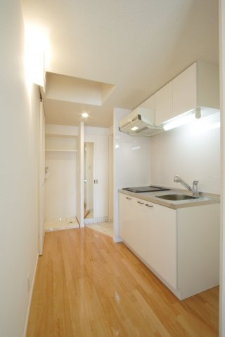サヴォイザ・セントラルガーデン　９階のキッチン|別号室の写真です。現状優先になります。