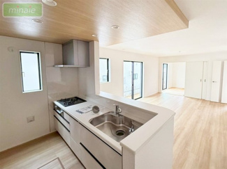 【キッチン】 | 小学校7分　コンビニ６分　６m道路　清水口　2号棟 | 同タイプ