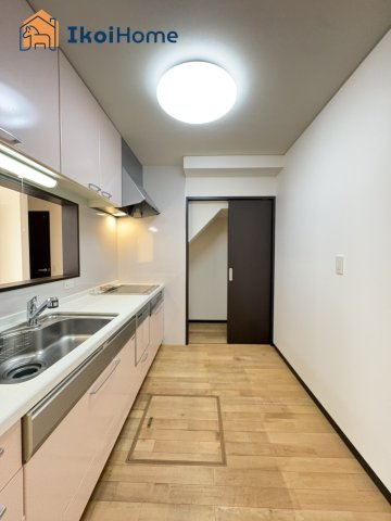 神戸市西区大津和2丁目　中古戸建のキッチン|【ホームページに現地動画掲載中】●年中無休：当日予約可●キッチンには小窓があり光が入り明るいです！