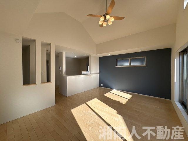 茅ケ崎市室田1丁目　中古戸建の居間・リビング|ゆったりとしたリビングです