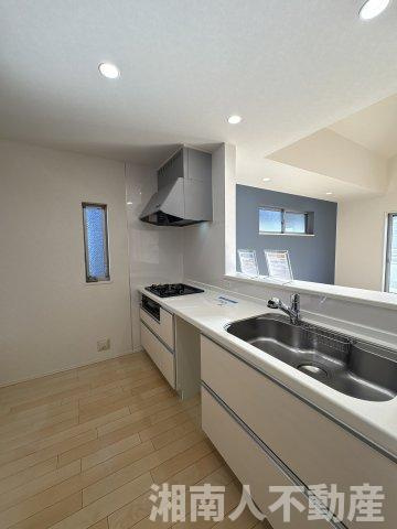 茅ケ崎市室田1丁目　中古戸建のキッチン|キッチンでお料理をお楽しみください