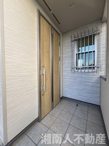 茅ケ崎市室田1丁目　中古戸建の玄関|ゆったりとした玄関です