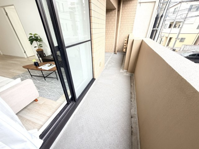 【バルコニー】 | 【新規リフォーム】グランドメゾン翠Ⅱ | 奥行きもしっかりある明るいバルコニーです。