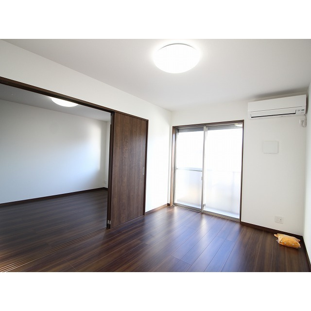 多摩市和田のアパートの居間・リビング