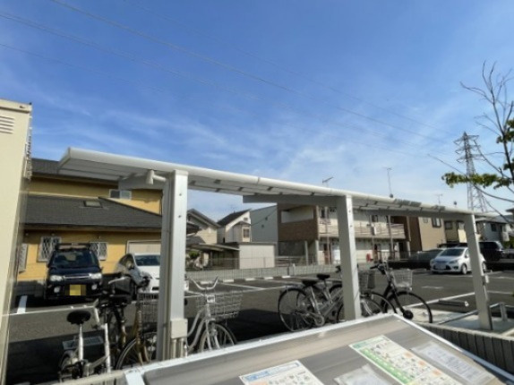 多摩市和田のアパートの駐車場