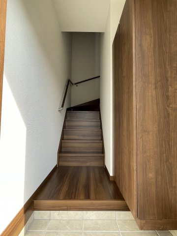 多摩市和田のアパートの玄関