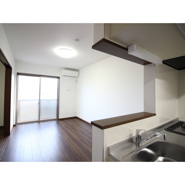 多摩市和田のアパートの居間・リビング