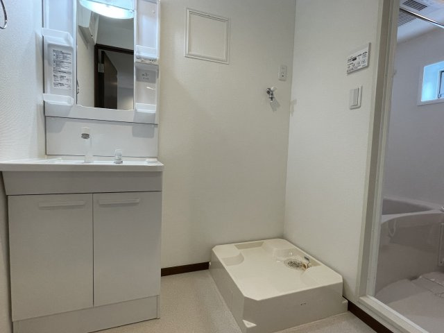 多摩市和田のアパートの洗面所