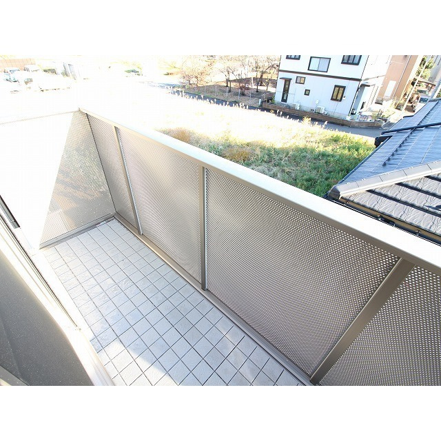 多摩市和田のアパートのバルコニー