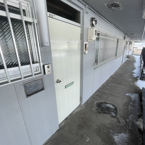 めぐみマンションの玄関