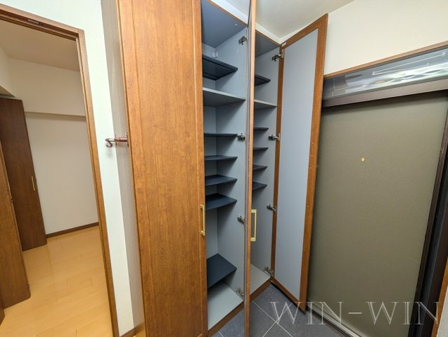 シティライフ花田の玄関