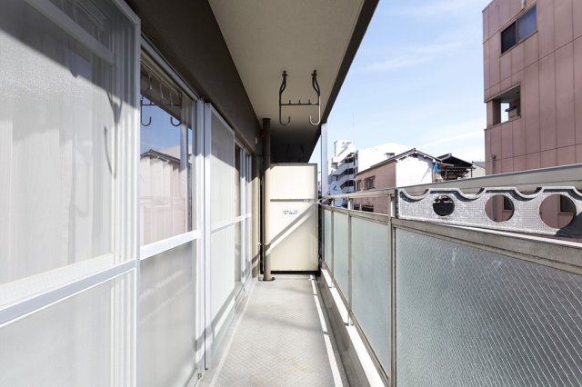 【バルコニー】 | 長居公園ハウス | 南向きのバルコニー、陽当り良好です☆