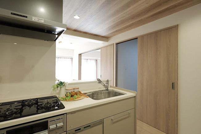 【キッチン】 | 長居公園ハウス | 食洗機＆浄水器付きのシステムキッチン新調です☆3口ガスコンロ☆