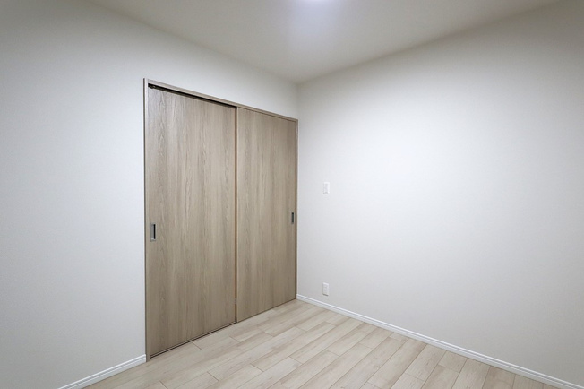 【子供部屋】 | 長居公園ハウス | 【洋室5帖】