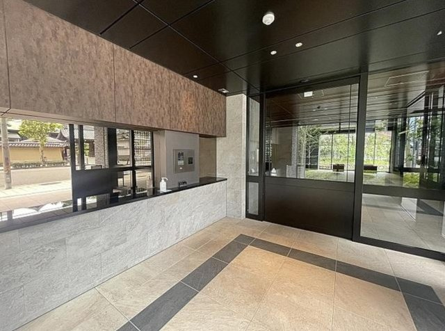 大阪市中央区タワーマンション【シエリアタワーなんば】のエントランス