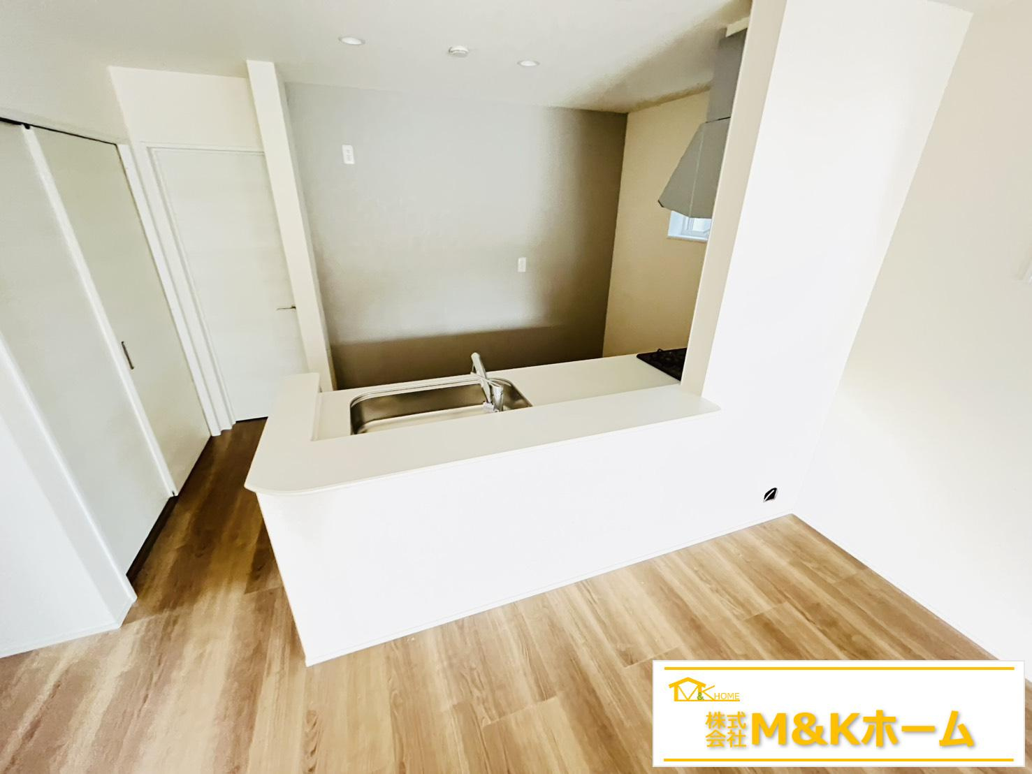 知多郡武豊町大字冨貴字市場　全3棟　2号棟の収納|キッチン横に収納あり☆