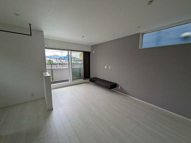 高知市愛宕山南町　中古戸建ての居間・リビング