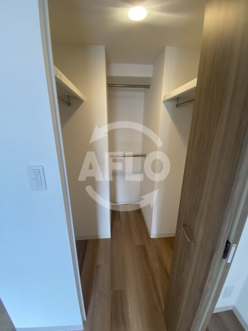 ララプレイスザ・京橋ステラの収納|ララプレイスザ・京橋ステラ　ウォークインクローゼット