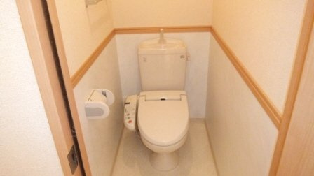 ルポゼ東中山のトイレ|お手洗いはウォシュレット機能が有ります
