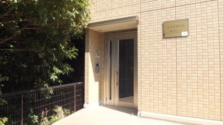 ルポゼ東中山のエントランス|エントランスにはオートロックが有ります(写真別間取りです）