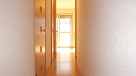 ルポゼ東中山の玄関|玄関から室内を撮りました(写真別間取りです）